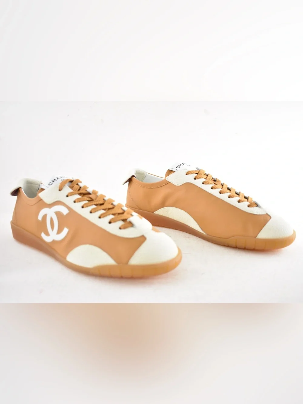 Chanel 26P Brown White Leather Suede CC Logo Flat Runner Trainer Sneaker 39.5 - Picture 4 of 16